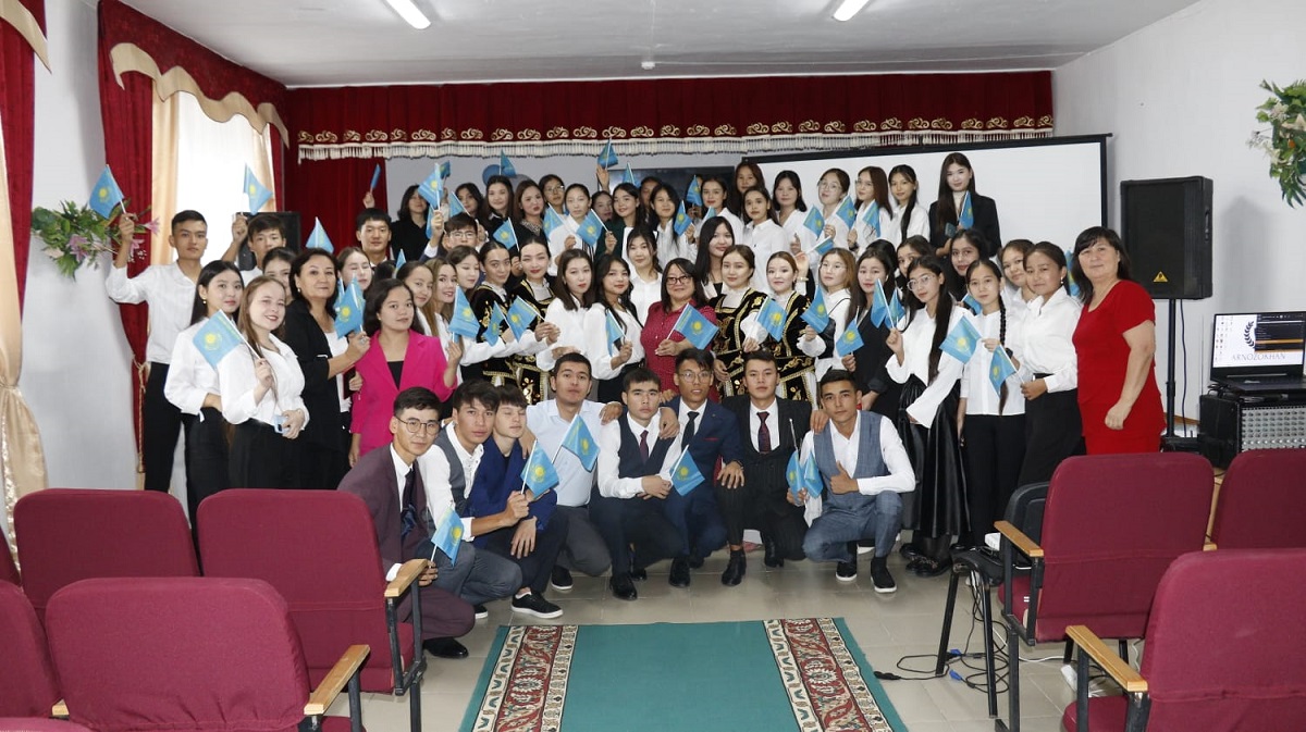 Студенты-первокурсники Altynsarin institute провели свой первый концерт